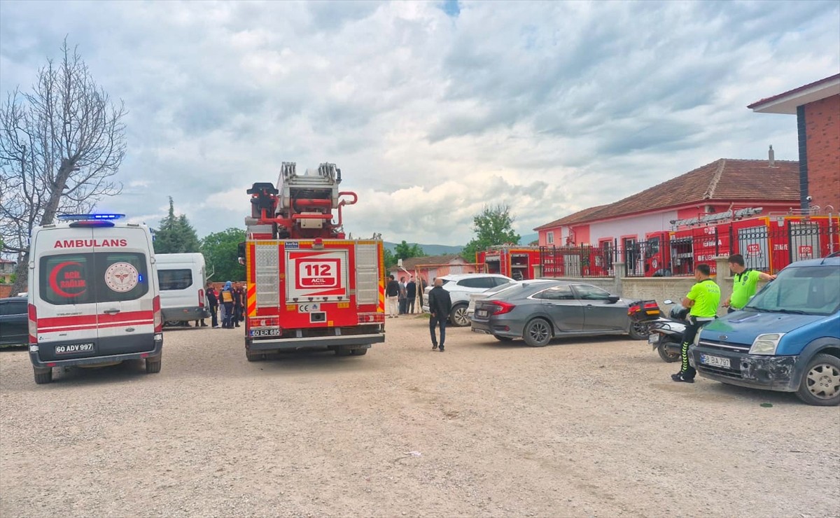 Tokat'ın Erbaa ilçesinde bir lisede çıkan yangın, itfaiye ekiplerince söndürüldü. Okula sağlık...