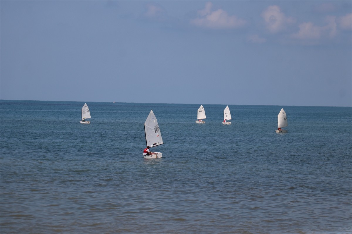 Trabzon'da, 1 Temmuz Denizcilik ve Kabotaj Bayramı etkinlikleri kapsamında yelken yarışları...