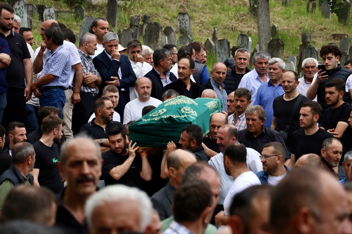Trabzon'un Akçaabat ilçesindeki selde kaybolan ve cenazesi dün Sera Gölü'nde bulunan Hüseyin Aydın...