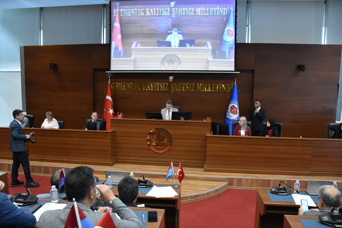 Trabzon Büyükşehir Belediyesi Meclisi'nin Meclis Salonu'nda düzenlenen ayın ilk toplantısı...