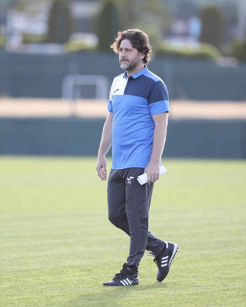 Trabzonspor, yeni sezon hazırlıklarına Mehmet Ali Yılmaz Tesisleri'nde ilk antrenmanını...