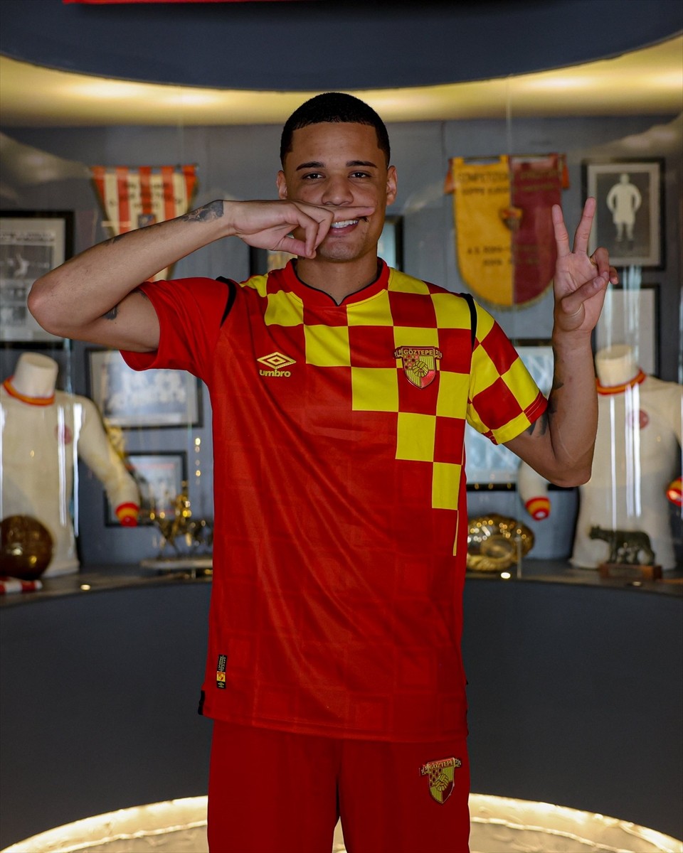 Trendyol Süper Lig ekiplerinden Göztepe, 26 yaşındaki Brezilyalı forvet Janderson de Carvalho...