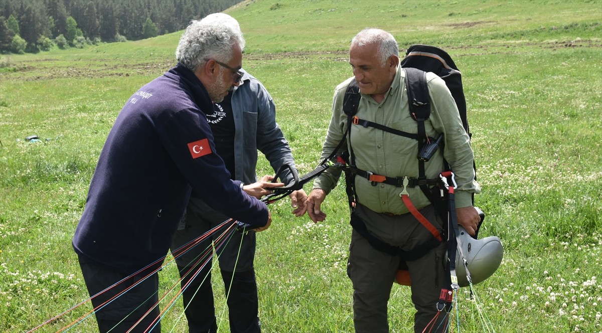 Türk Hava Kurumu (THK) Artvin Şube Başkanlığınca 10 kişiye yamaç paraşütü eğitimi verildi....