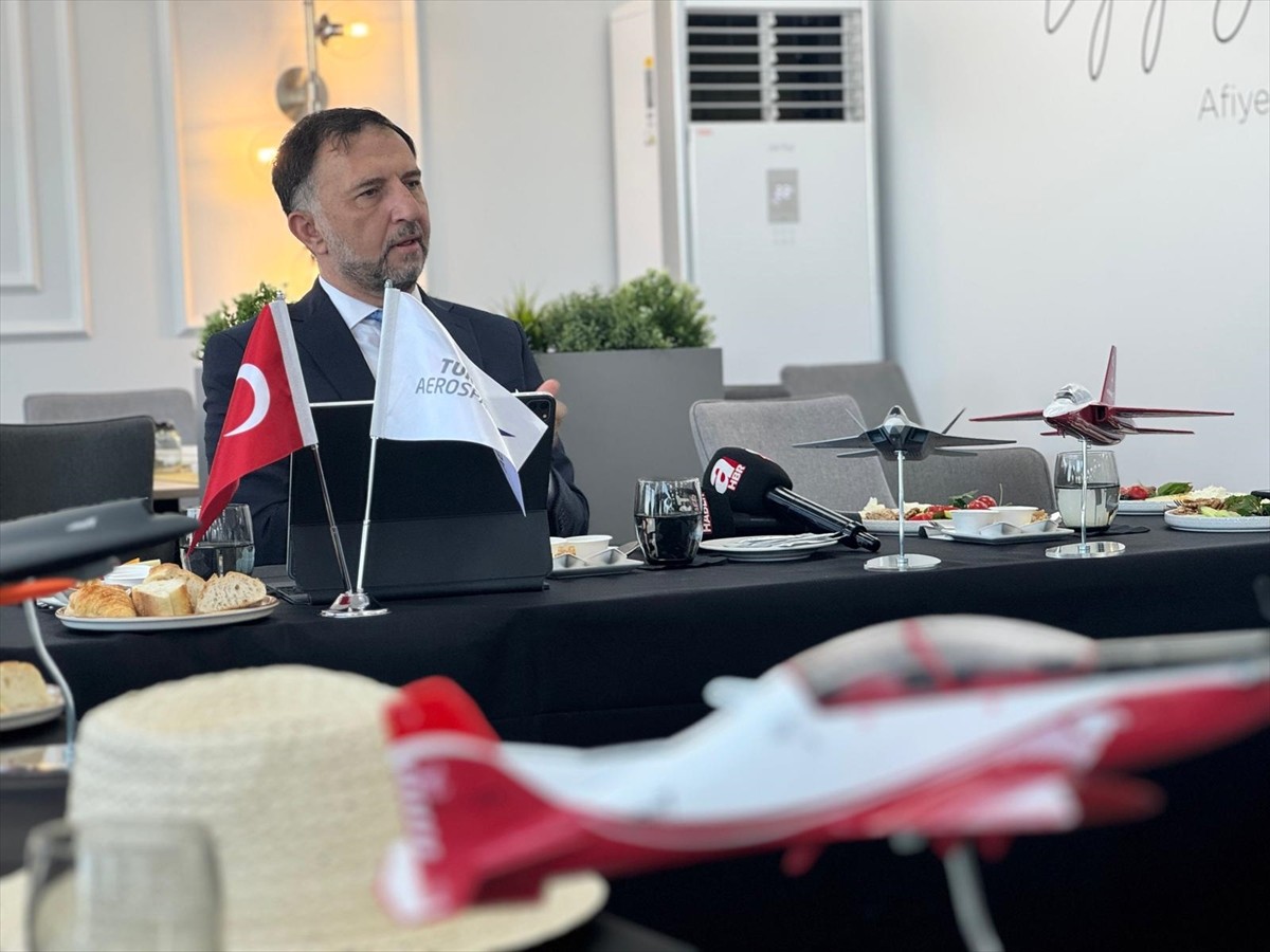 Türk Havacılık ve Uzay Sanayii (TUSAŞ) Genel Müdürü Mehmet Demiroğlu, Fransa'nın başkenti Paris'in...