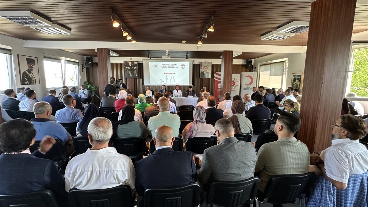 Türk Kızılay Genel Başkanı Fatma Meriç Yılmaz, Türkiye'nin Köln Başkonsolosluğu'nda düzenlenen...