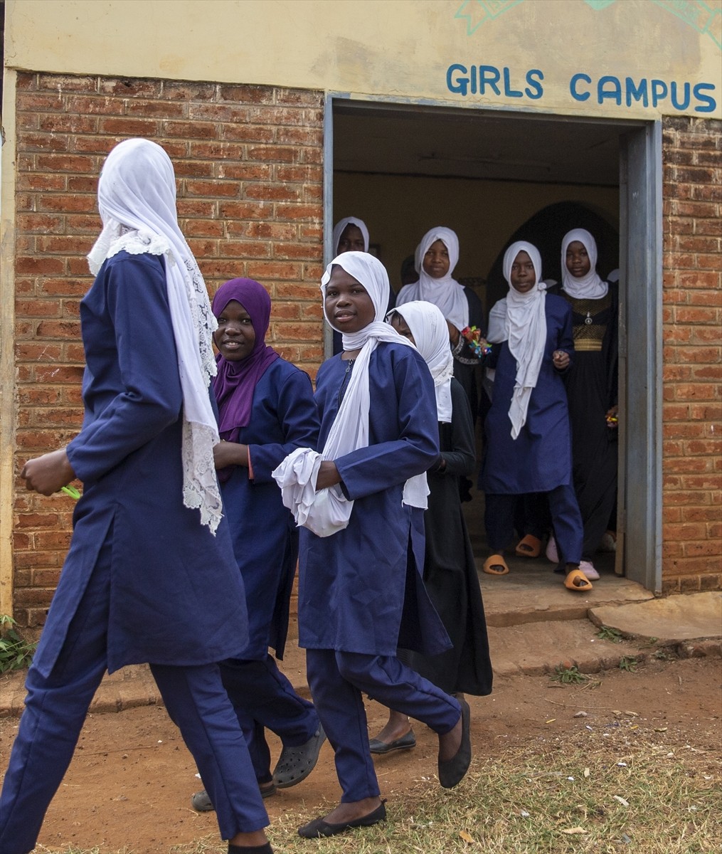 Türkiye'de hayırseverlerin katkılarıyla temin edilen yardımlar, Kurban Bayramı dolayısıyla...