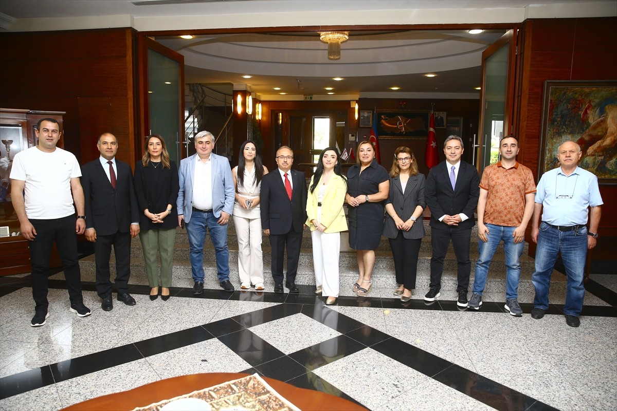 Türkiye'nin Bakü Büyükelçisi Birol Akgün, Dünya Kahvaltı Günü dolayısıyla Azerbaycanlı medya...