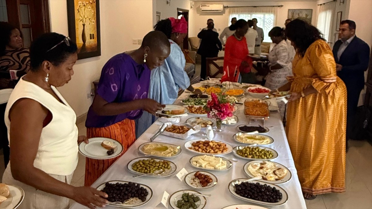 Türkiye'nin Banjul Büyükelçiliği himayelerinde Gambiya'da "Dünya Kahvaltı Günü" dolayısıyla...