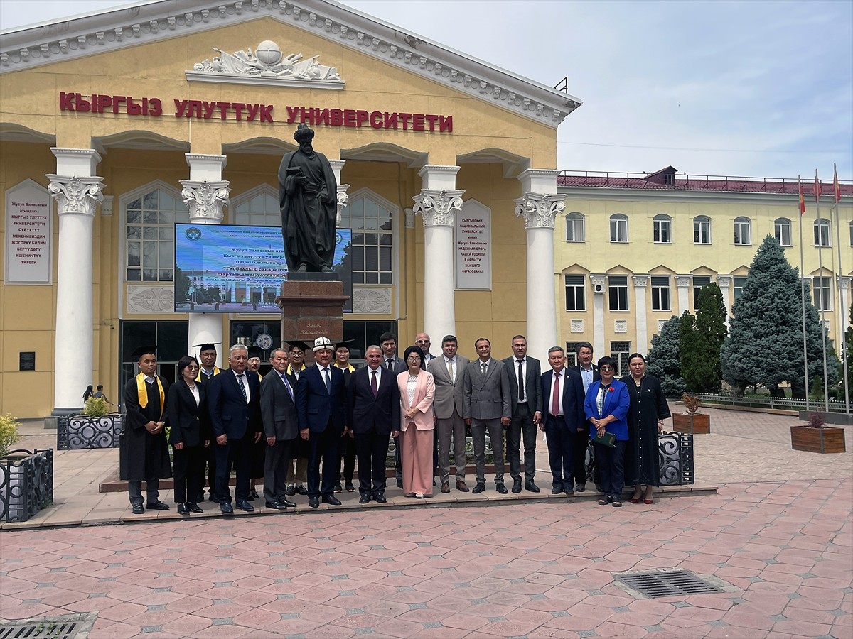 Türkiye'nin Bişkek Büyükelçisi Mekin Mustafa Kemal Ökem, 100'üncü yılını kutlayan ve Türk...