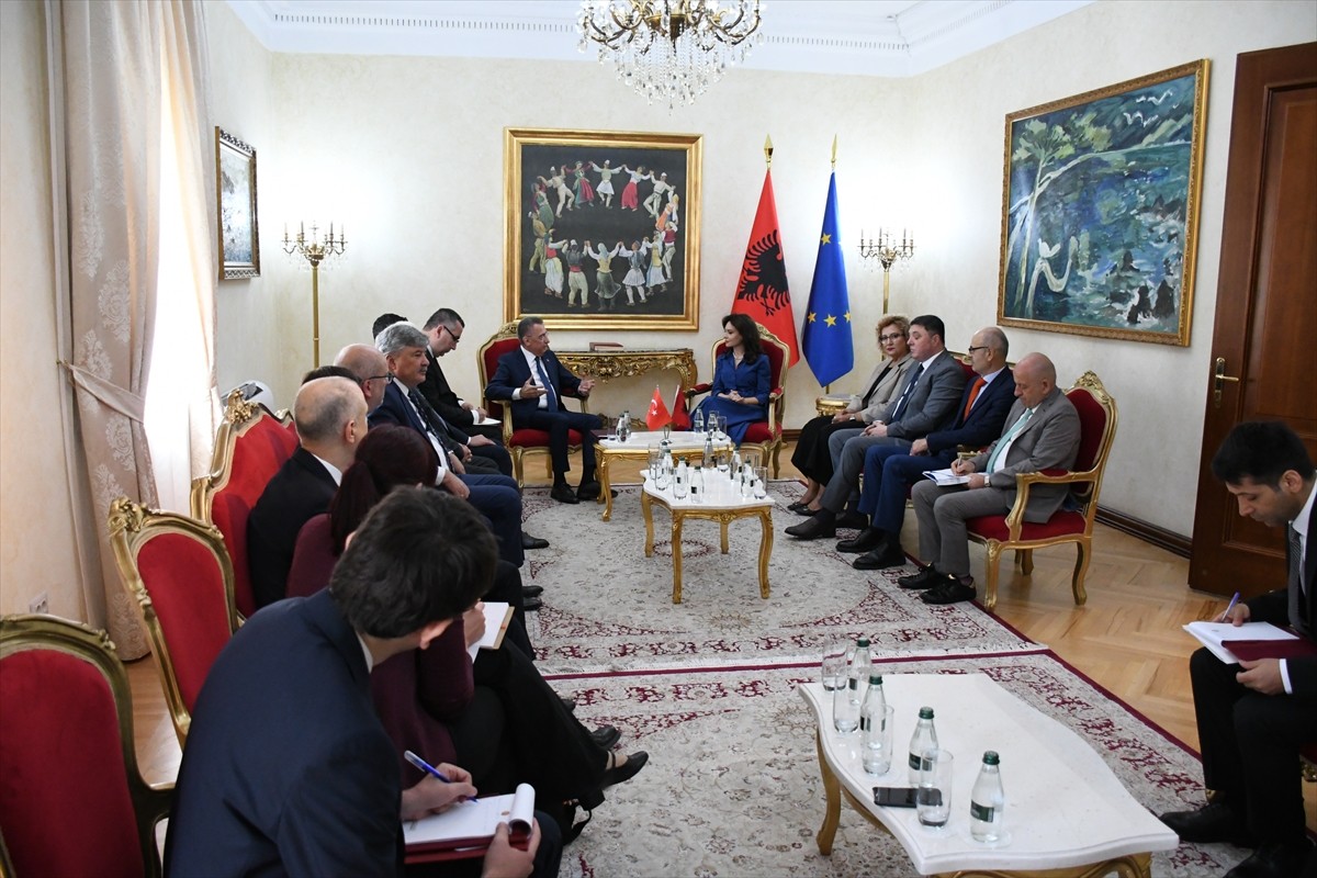 Türkiye Büyük Millet Meclisi (TBMM) Dışişleri Komisyonu Başkanı Fuat Oktay (solda), Arnavutluk...