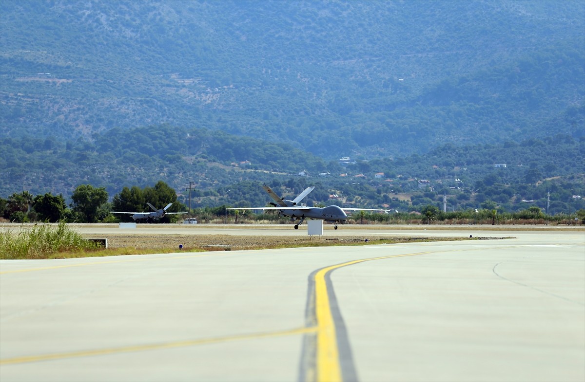 Türkiye Cumhuriyeti'nin hava sahası güvenliğinin teminatı Hava Kuvvetleri Komutanlığı personeli...