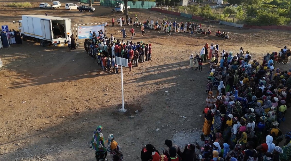 Türkiye Diyanet Vakfı (TDV) ekipleri, "Kurbanını paylaş, kardeşinle yakınlaş" kampanyası...