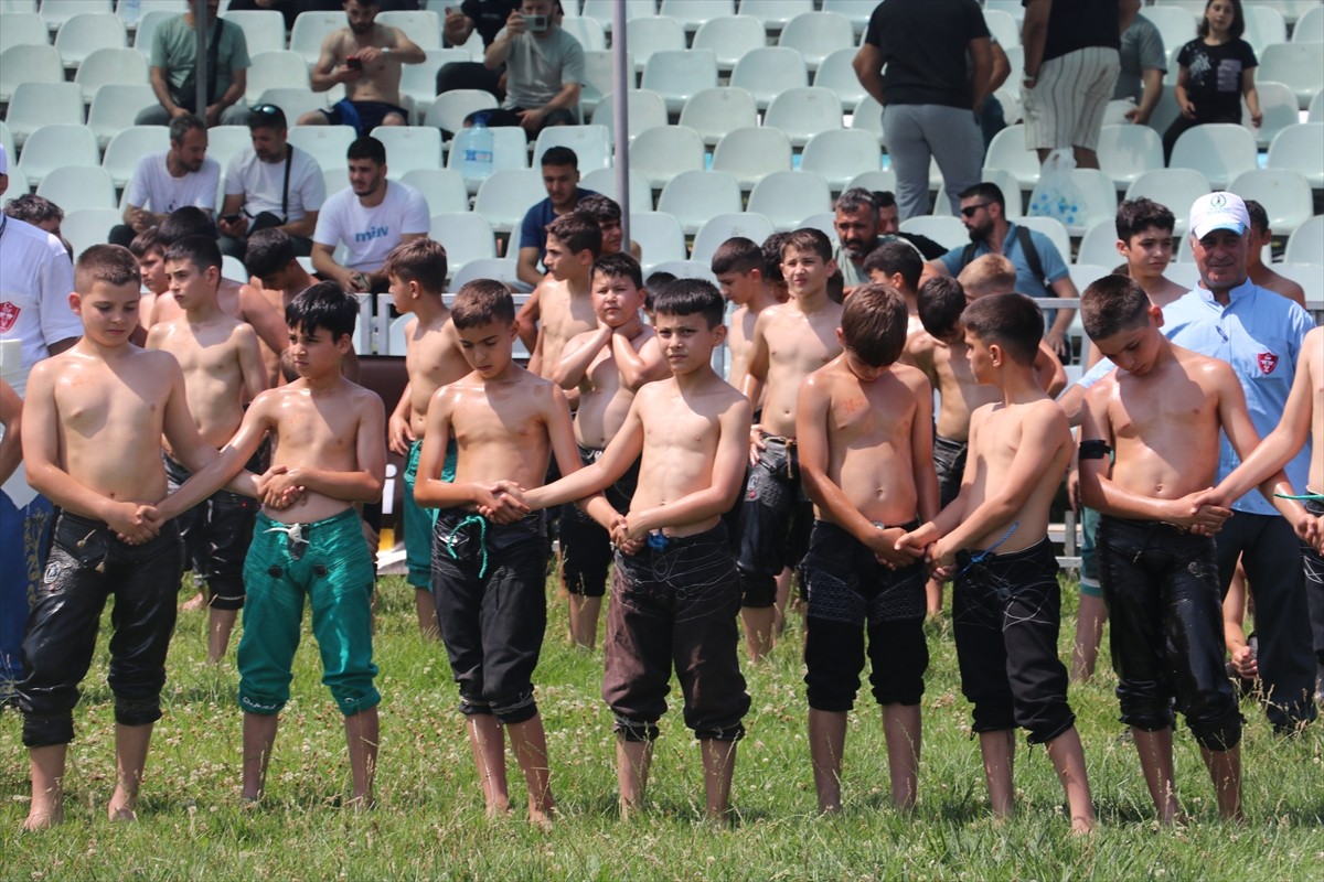  Türkiye Geleneksel Güreşler Federasyonu tarafından düzenlenen 2025 CW Enerji Türkiye Yağlı Güreş...