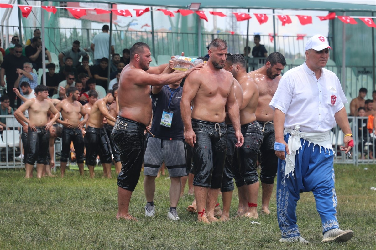 Türkiye Geleneksel Güreşler Federasyonu tarafından düzenlenen 2025 CW Enerji Türkiye Yağlı Güreş...