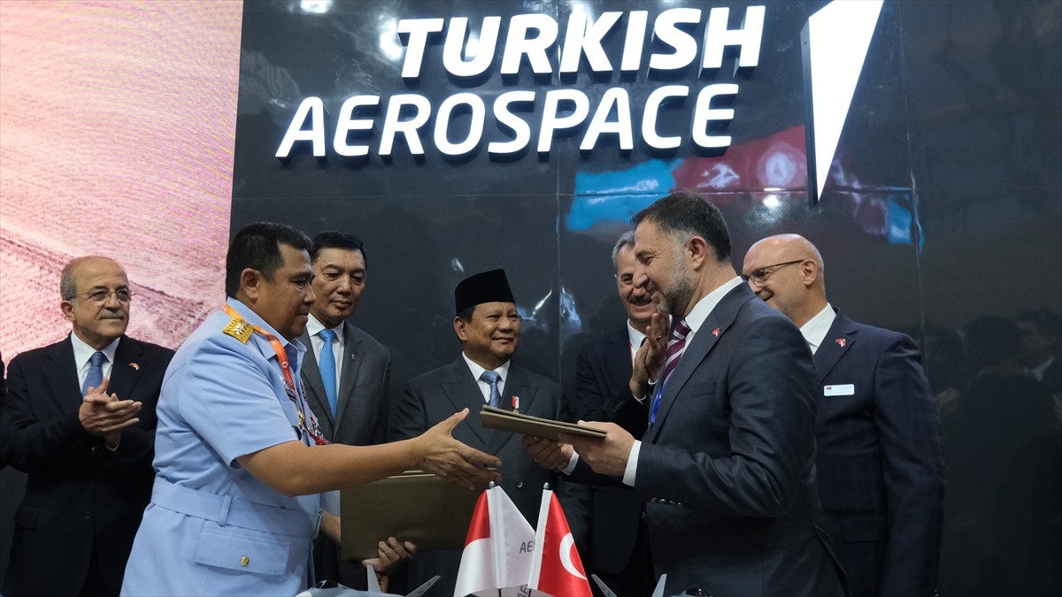 Türkiye ile Endonezya arasında imzalanan anlaşma kapsamında, Endonezya'ya 48 milli muharip uçak...