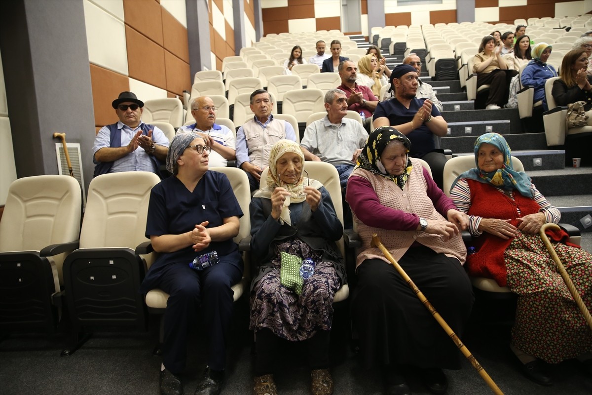 Türkiye İstatistik Kurumunun (TÜİK) yaşlı nüfus oranı en yüksek iller sıralamasında ilk iki sırada...