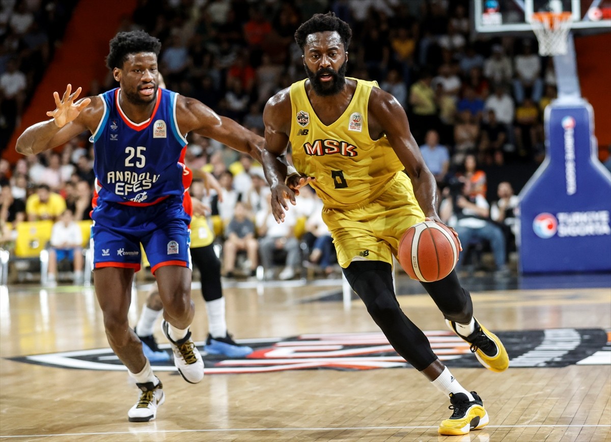 Türkiye Sigorta Basketbol Süper Ligi play-off çeyrek final ikinci maçında Mersin Spor ile Anadolu...