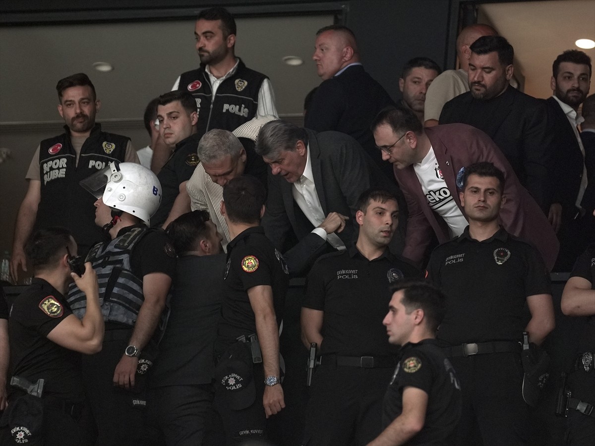 Türkiye Sigorta Basktebol Süper Ligi play-off final serisi dördüncü maçında Beşiktaş Fibabanka ile...