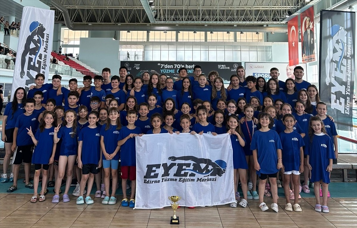 Türkiye Yüzme Federasyonunca düzenlenen Kırkpınar Yüzme Şenliği sona erdi. Dereceye giren takım ve...