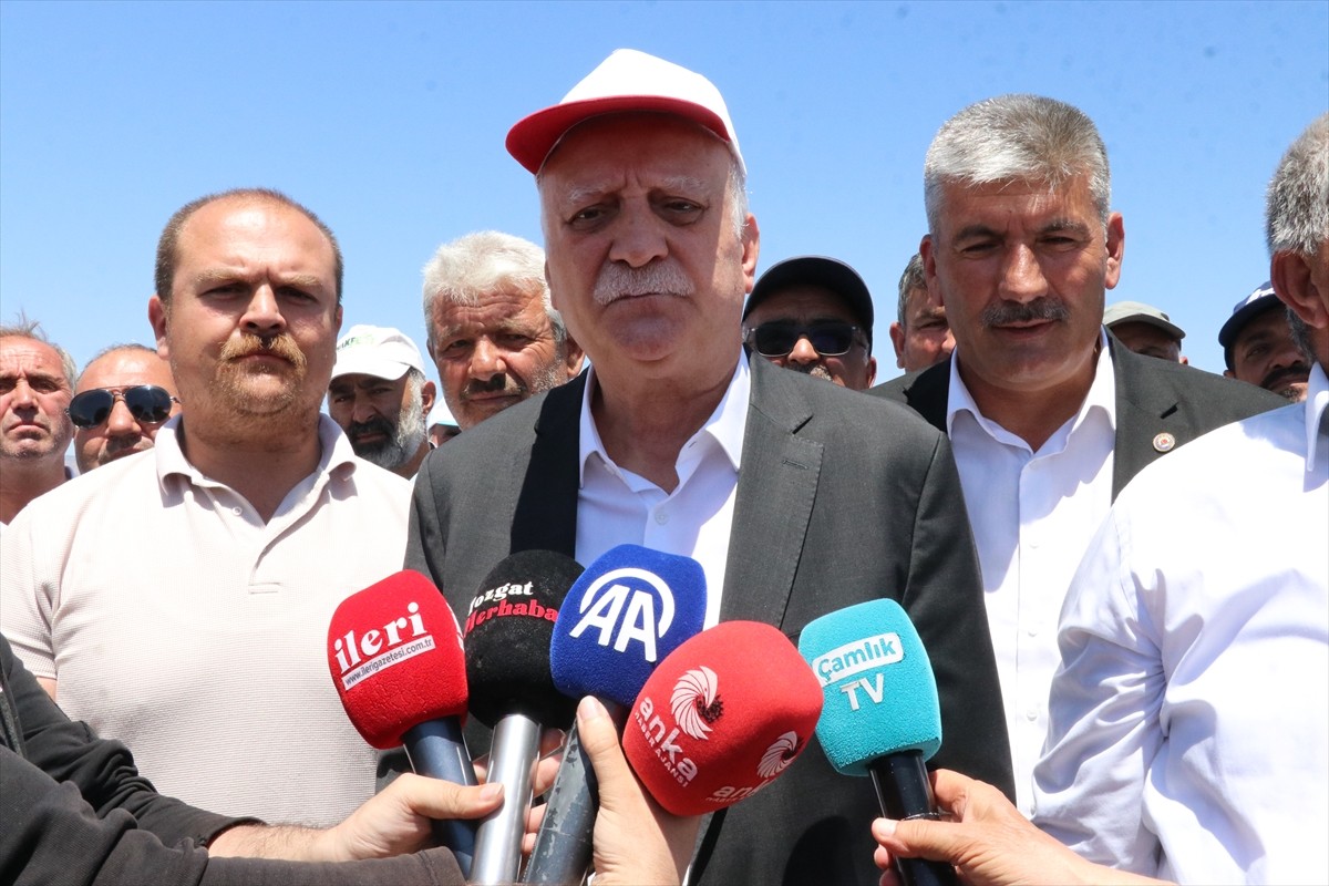 Türkiye Ziraat Odaları Birliği (TZOB) Genel Başkanı Şemsi Bayraktar, Yozgat'ta dolu yağışı sonrası...