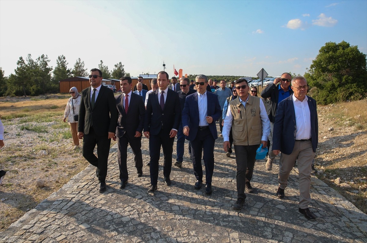 Uşak'ın Ulubey ilçesinde Blaundos Antik Kenti'nde 2025 yılı kazı sezonu başladı. Uşak Valisi Naci...