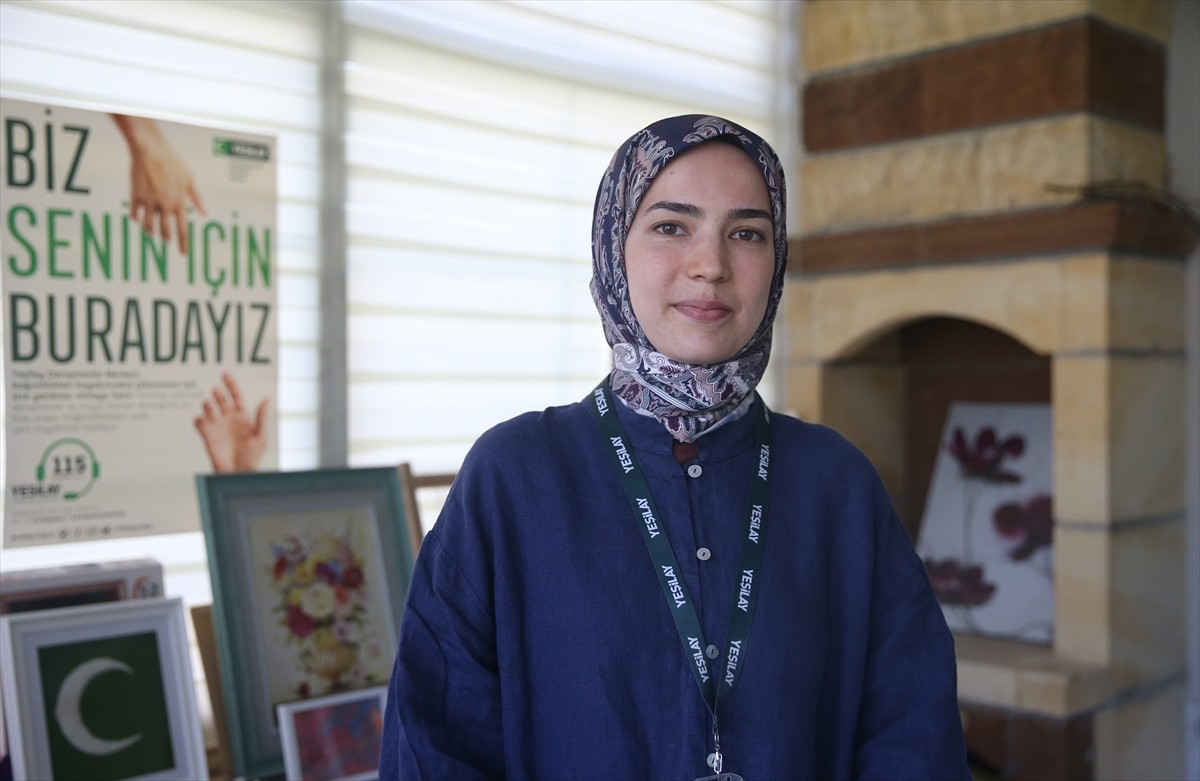 Yaz tatilinin başlamasıyla çocukların ekran süresi artarken, uzmanlar ebeveynlerin de ekranlardan...