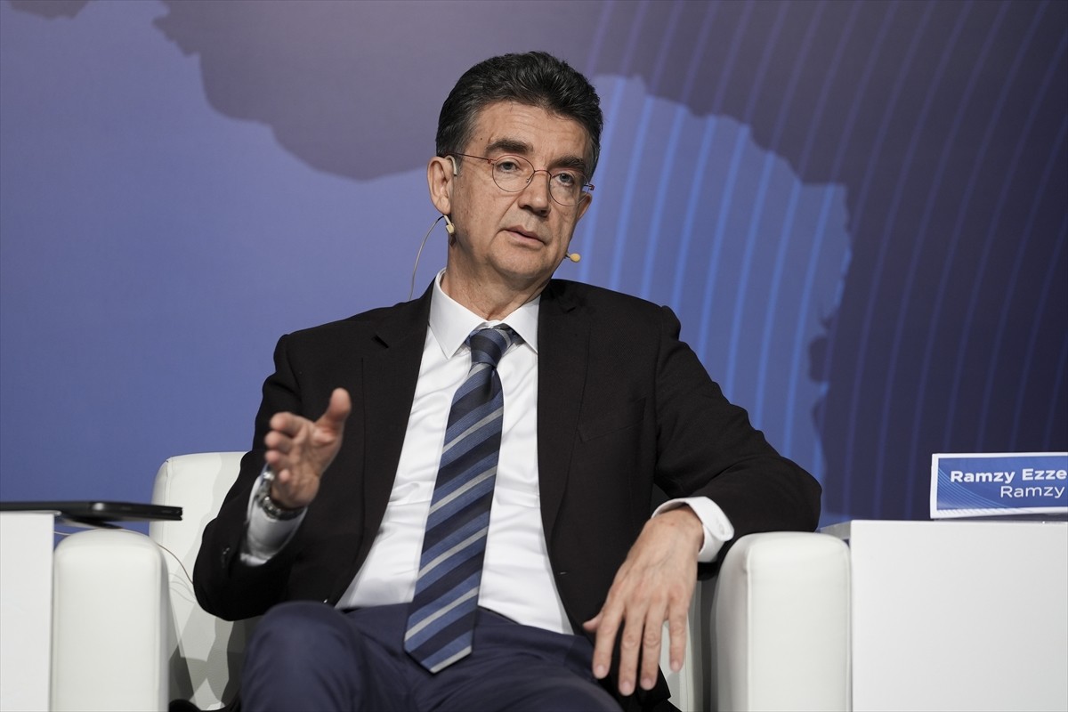 Yeni ticaret yolları ve Orta Doğu'nun stratejik rolünün tartışılmasının amaçlandığı "Büyük Güç...