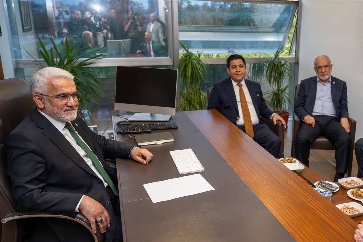 Yeni Yol Partisi Grup Başkanı Bülent Kaya(sağ 2), HÜDA PAR Genel Başkanı Zekeriya...