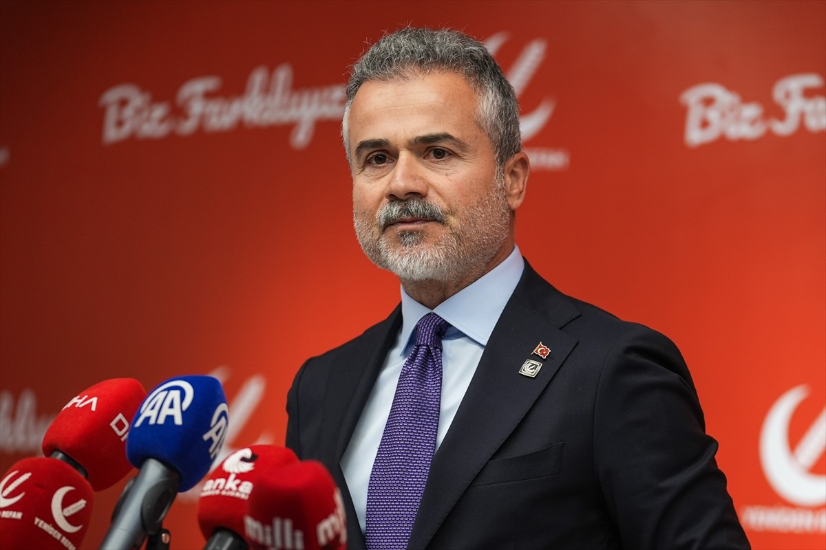 Yeniden Refah Partisi Genel Başkan Yardımcısı Suat Kılıç, parti genel merkezindeki Merkez Yürütme...