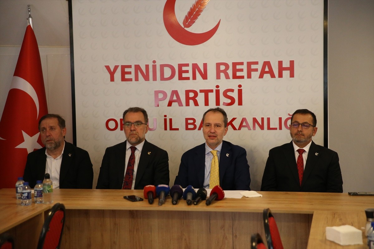 Yeniden Refah Partisi Genel Başkanı Fatih Erbakan, partisinin Ordu İl Başkanlığı binasının açılış...