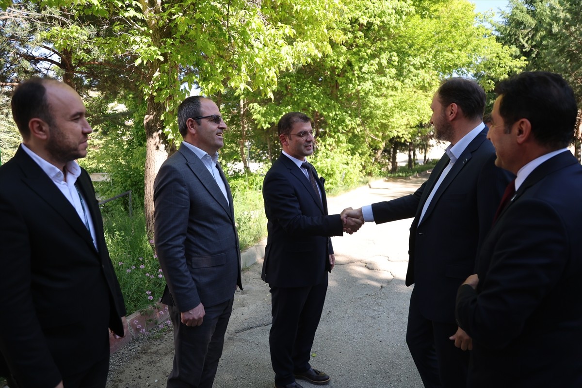 Yeşilay Genel Başkanı Mehmet Dinç, Bayburt Yeşilay Danışmanlık Merkezi'ne (YEDAM) ziyaret...