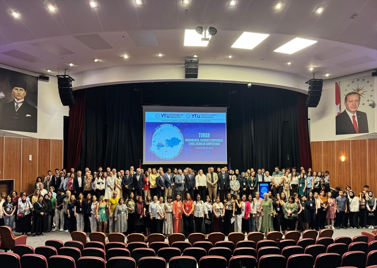 Yıldız Teknik Üniversitesi (YTÜ) Fen Edebiyat Fakültesi'nin ev sahipliğinde düzenlenen...