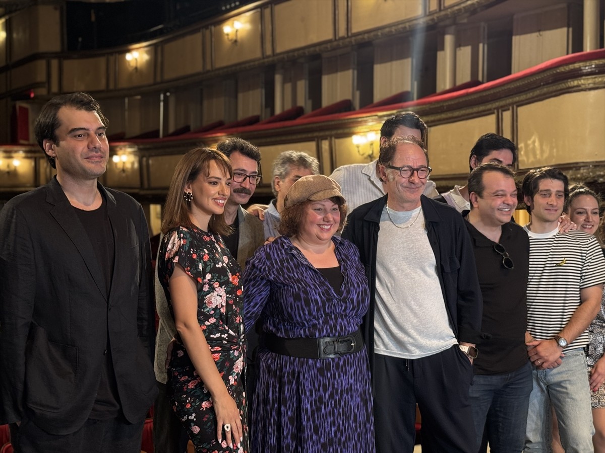 Yönetmenliğini Çağan Irmak'ın üstlendiği, usta oyuncu Adile Naşit'in hayatını konu alan "Adile"...