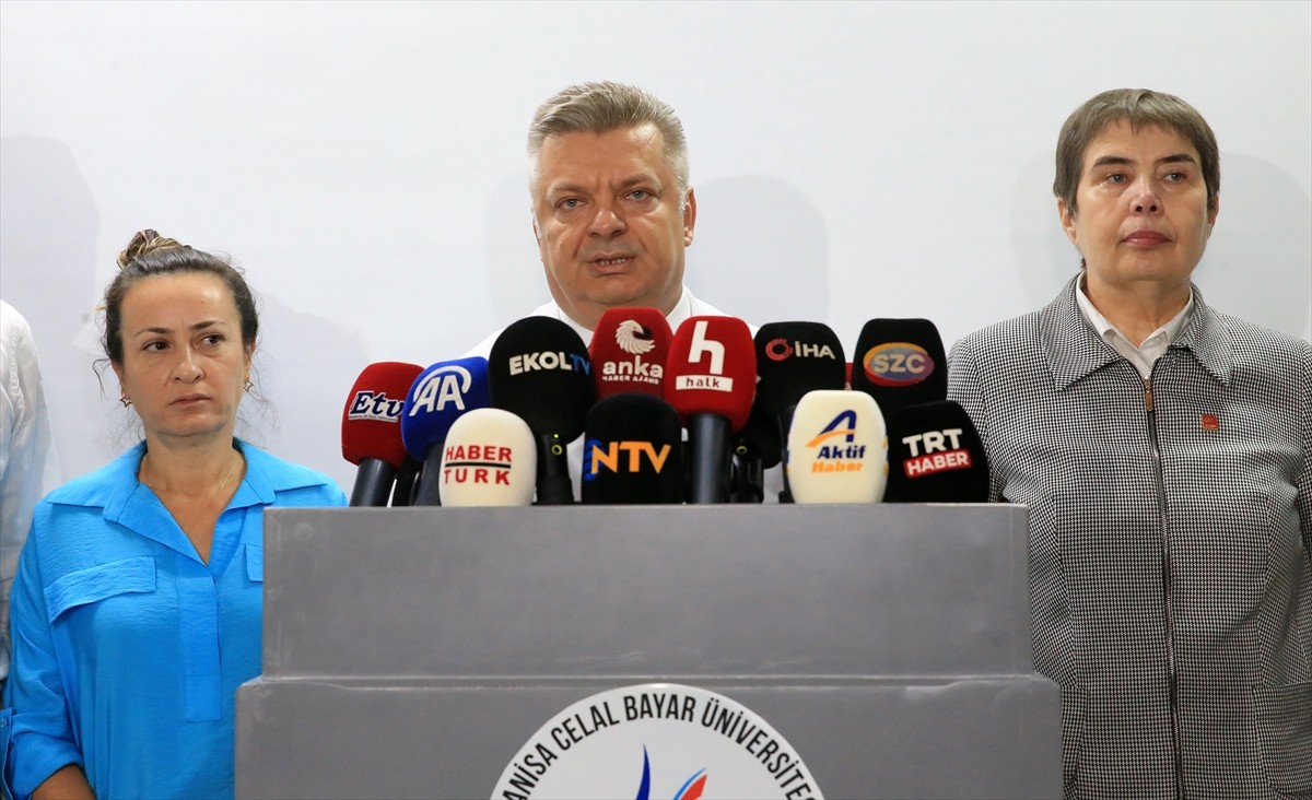 Yunusemre ilçesindeki evinde 6 Haziran akşamı elektrik akımına kapılan Zeyrek'in tedavisi, Manisa...