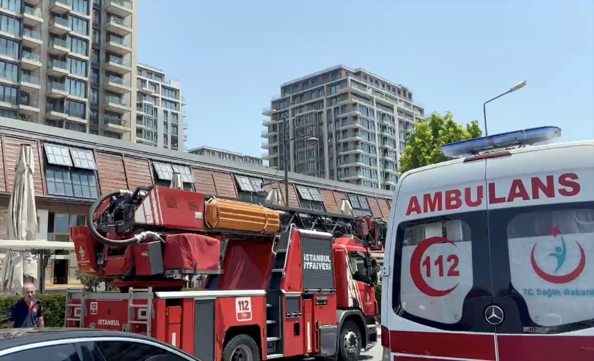 Zeytinburnu'nda restoranda çıkan yangın söndürüldü. Kennedy Caddesi üzerinde bulunan restoranda...