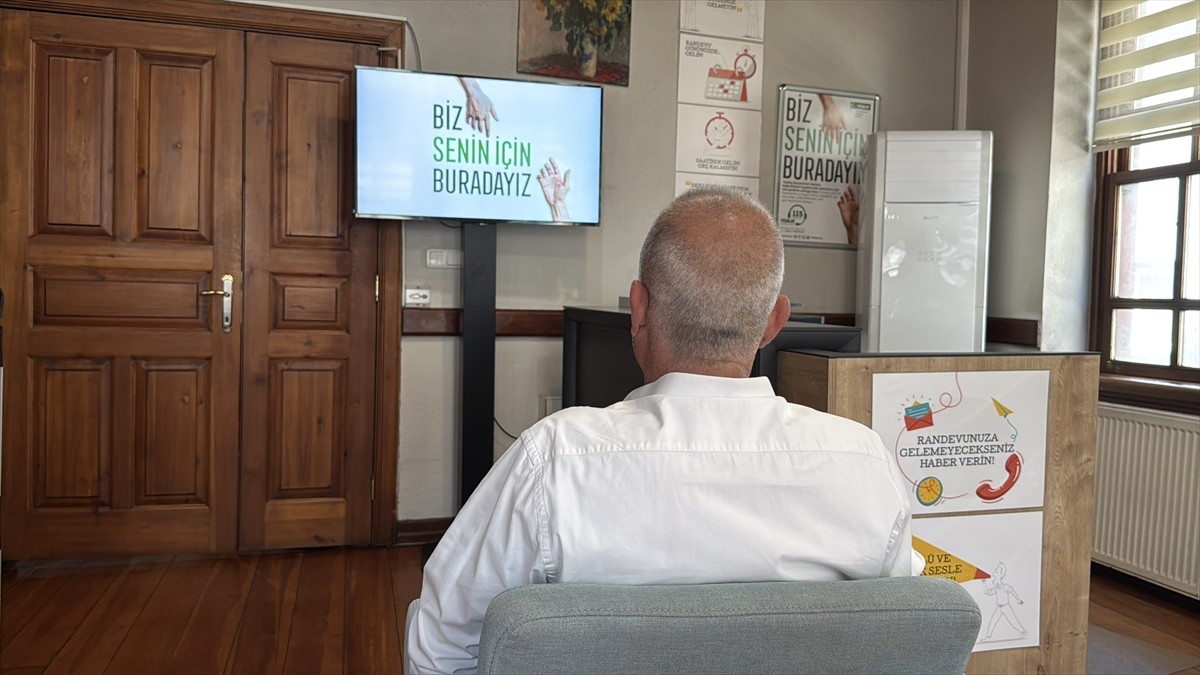 Zonguldak'ta 6 yıl önce faaliyete başlayan Yeşilay Danışmanlık Merkezi'nde (YEDAM) psikolog ve...