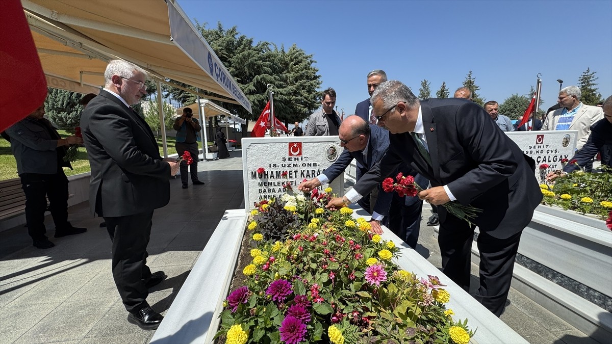 15 Temmuz Demokrasi ve Milli Birlik Günü dolayısıyla Çorum Şehitliği'nde anma programı düzenlendi....