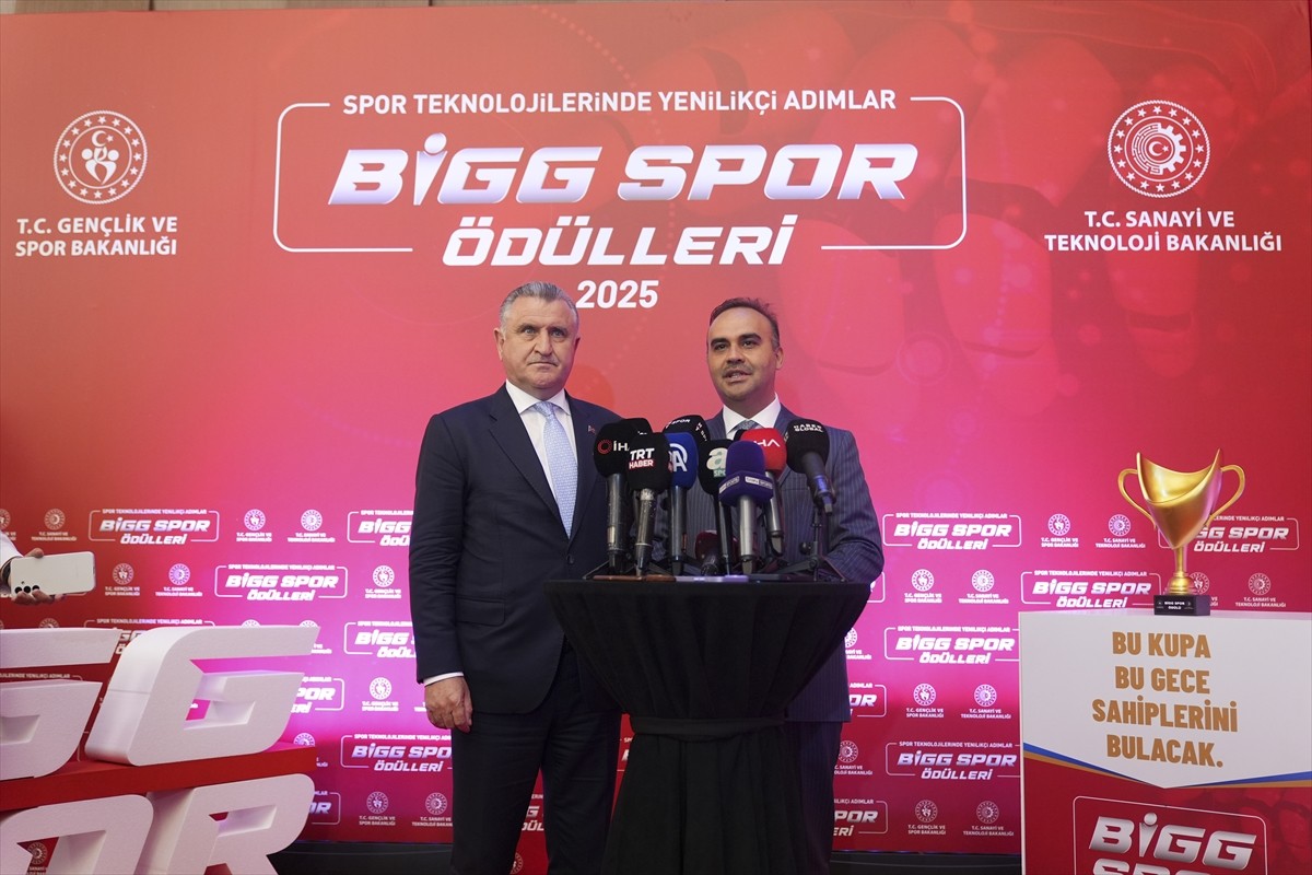 2025 BİGG Spor Ödülleri töreninde ilk 5'e giren firmalar, ödüllerini aldı. Riva Kamp ve Eğitim...
