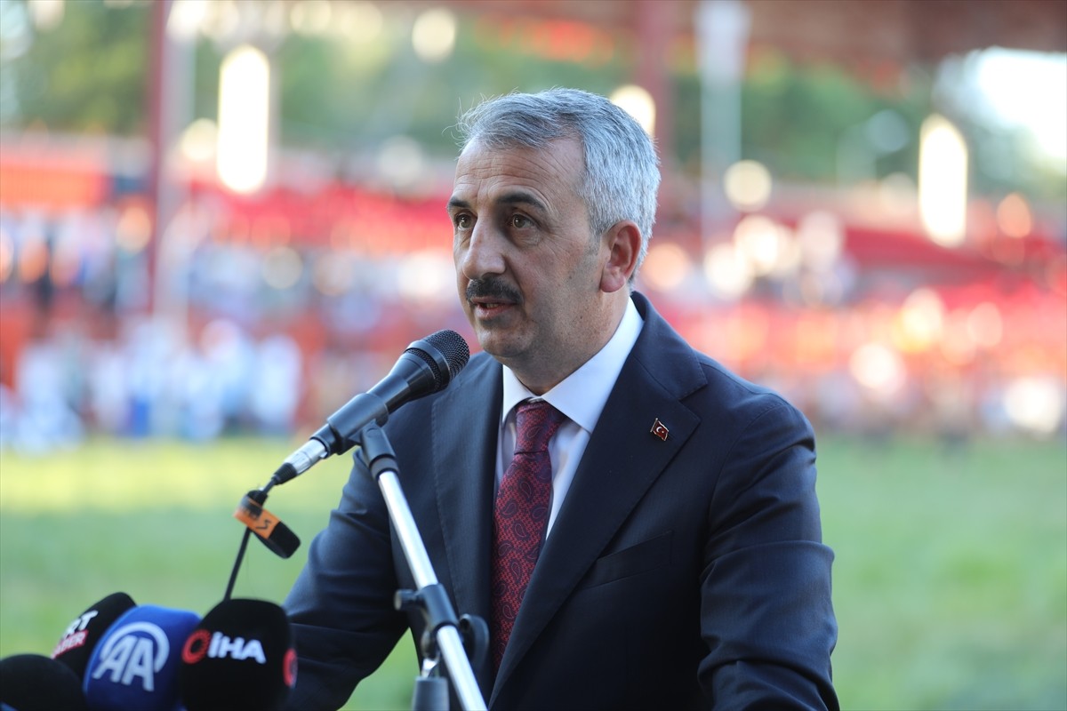 664. Tarihi Kırkpınar Yağlı Güreşleri'nin resmi açılış töreni Edirne'de gerçekleştirildi. Sarayiçi...