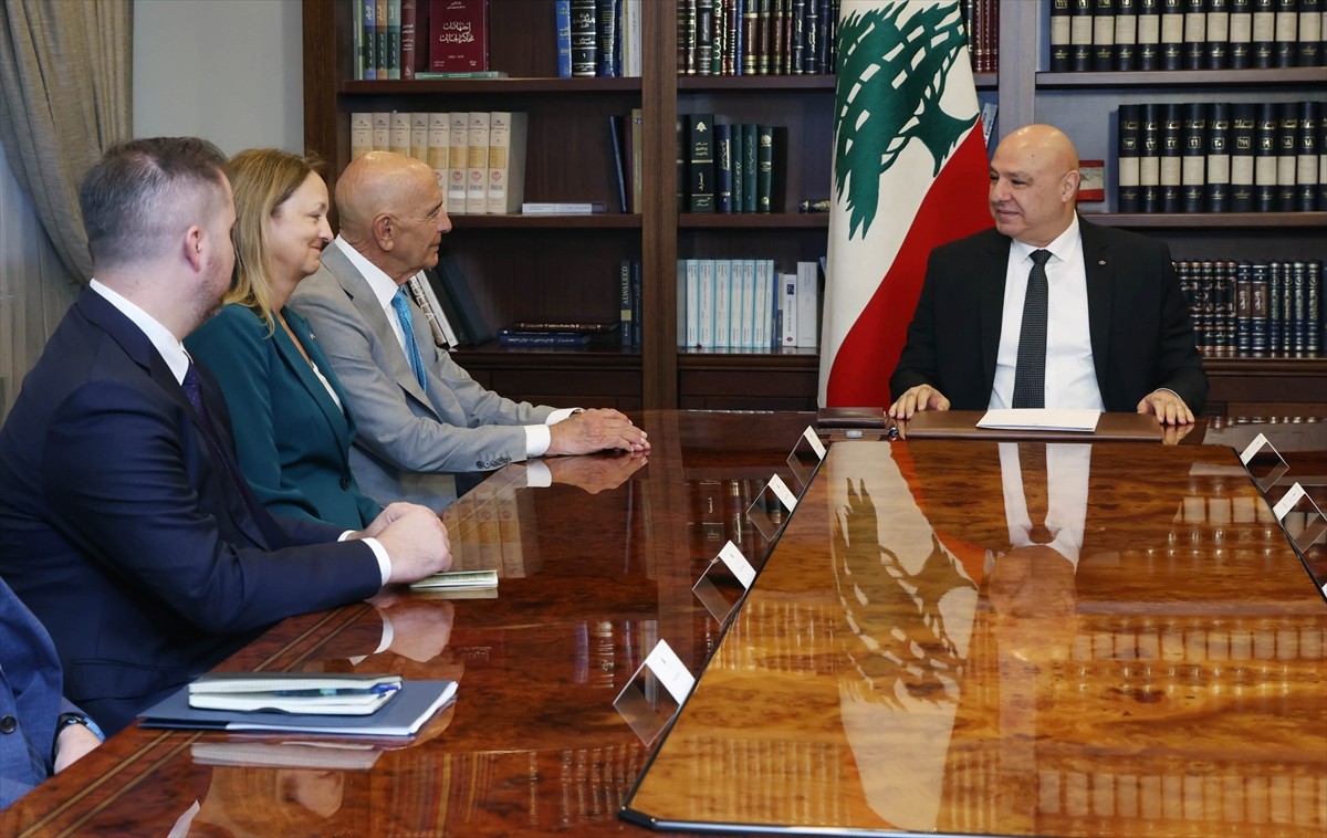 ABD’nin Ankara Büyükelçisi ve Suriye Özel Temsilcisi Tom Barrack (sağda), Lübnan temasları...