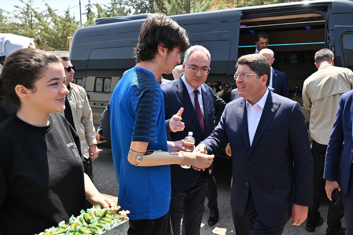 Adalet Bakanı Yılmaz Tunç, Gaziantep Büyükşehir Belediyesi bünyesinde hizmet veren Buğday Tanesi...