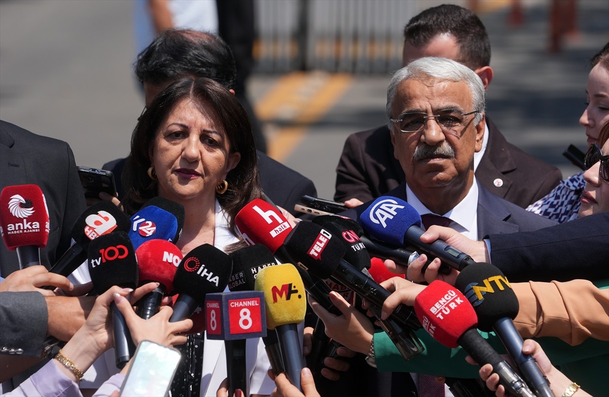 Adalet Bakanı Yılmaz Tunç, TBMM Başkanvekili ve Van Milletvekili Pervin Buldan ile Şanlıurfa...