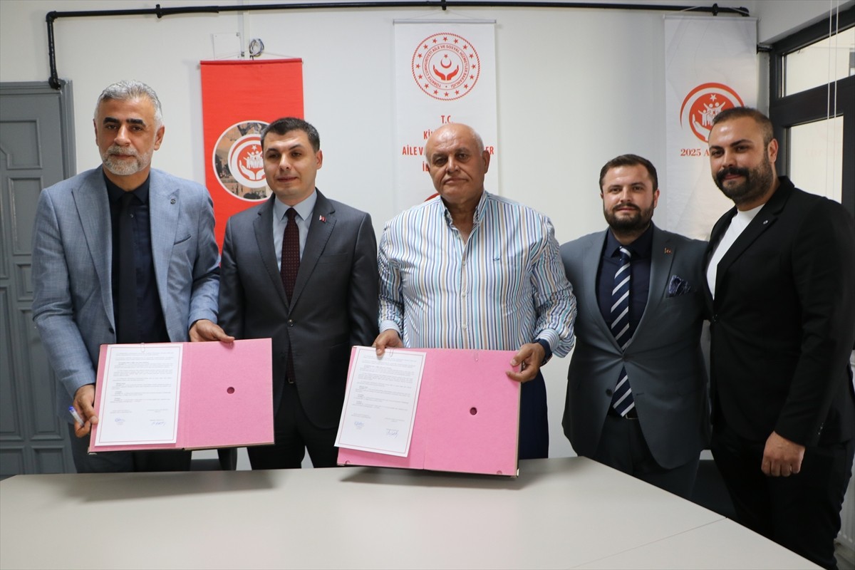 Aile ve Sosyal Hizmetler Bakanlığınca hayata geçirilen "Evlenecek Gençlerin Desteklenmesi Projesi"...