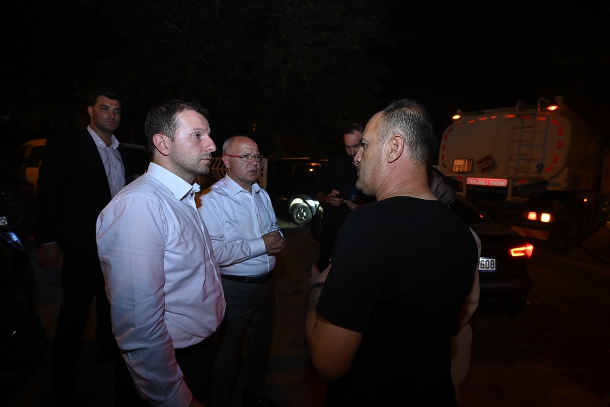 AK Parti Bursa milletvekilleri Emine Yavuz Gözgeç, Ahmet Kılıç, Emel Gözükara Durmaz ve Refik Özen...