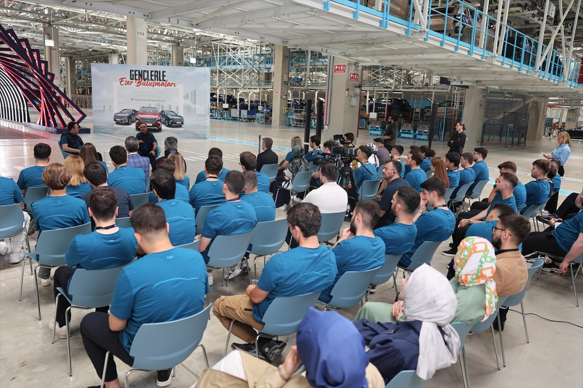 AK Parti Genel Merkez Gençlik Kolları Başkanlığı tarafından başlatılan "Gençlerle Eser...