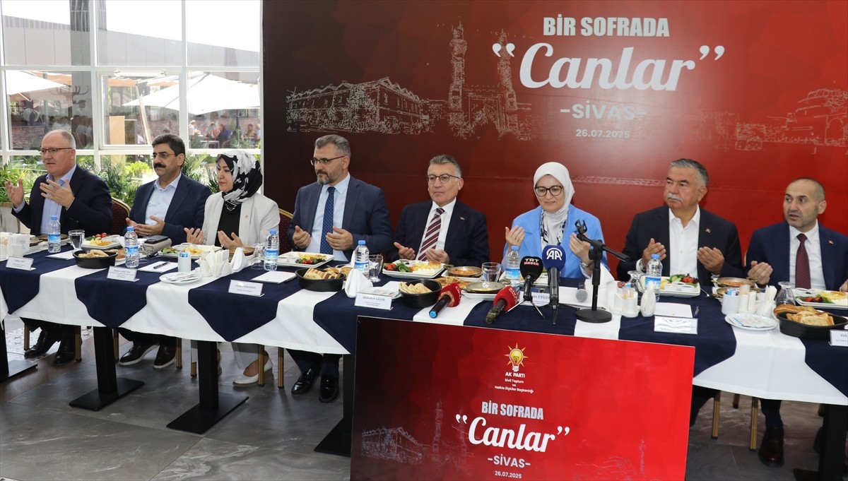 AK Parti Grup Başkanı Abdullah Güler (sağ 4) ile AK Parti Genel Başkan Yardımcısı Belgin Uygur...