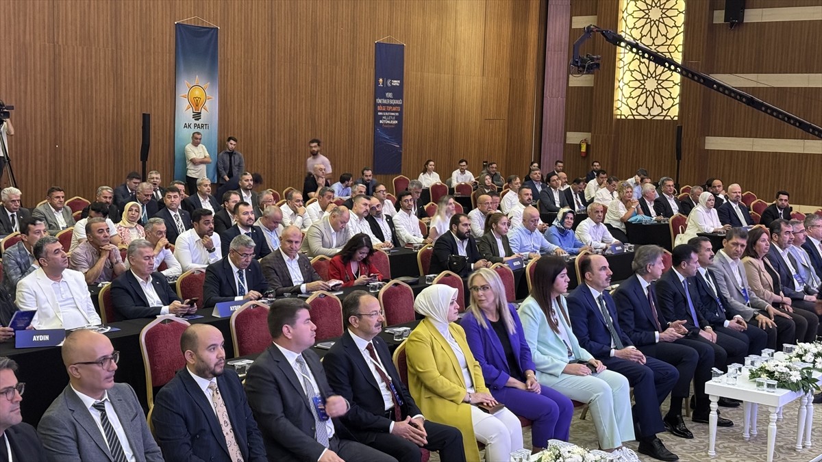AK Parti Yerel Yönetimler Başkanlığı tarafından Konya'da düzenlenen Yerel Yönetimler Bölge...