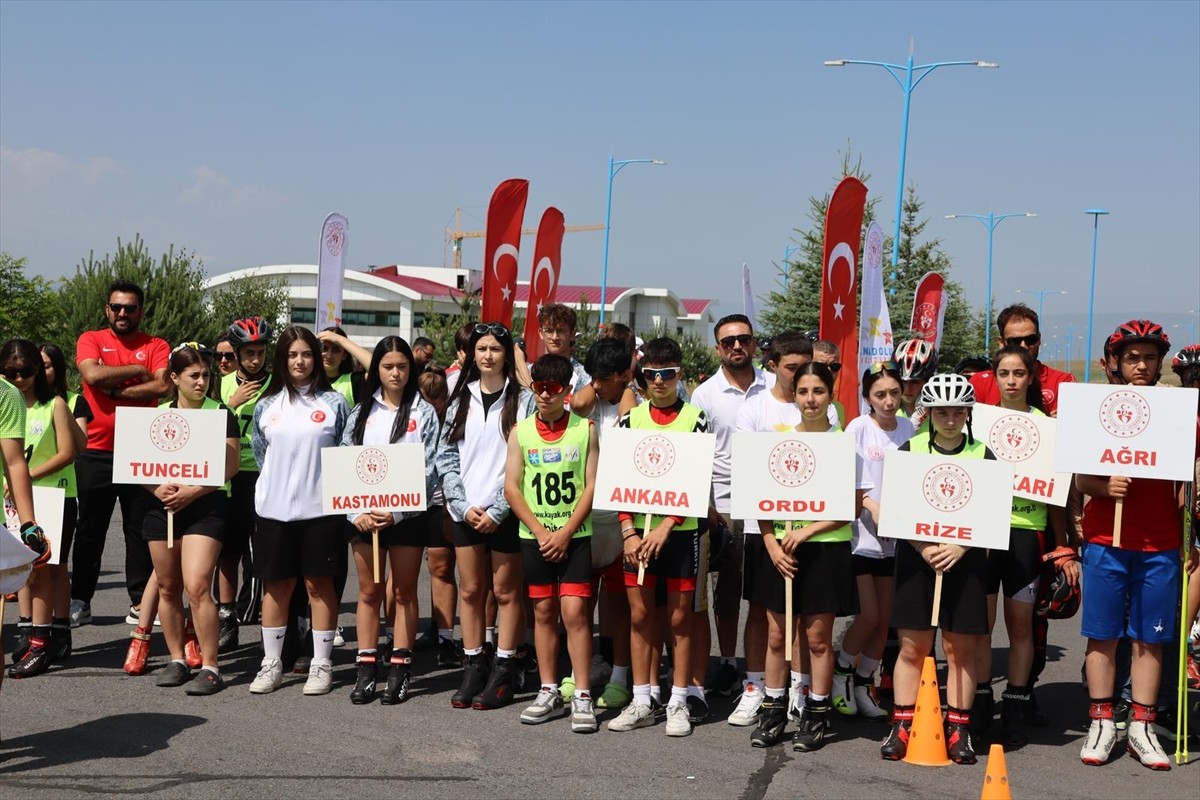 Anadolu Yıldızlar Ligi (ANALİG) Tekerlekli Kayak Türkiye Şampiyonası, Ardahan'da başladı....