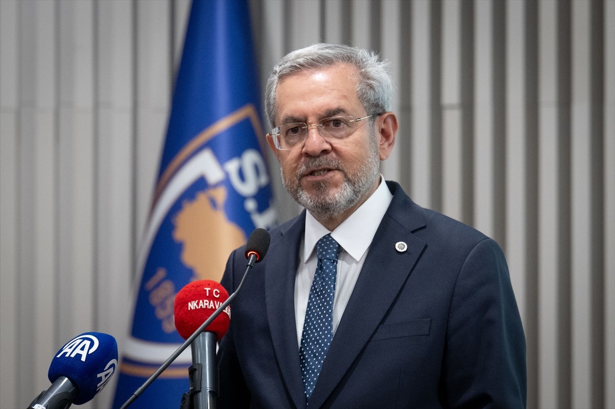 Ankara Valiliği ile Ankara Üniversitesi iş birliğinde hayata geçirilen ve Ankara'daki 1425 muhtarı...