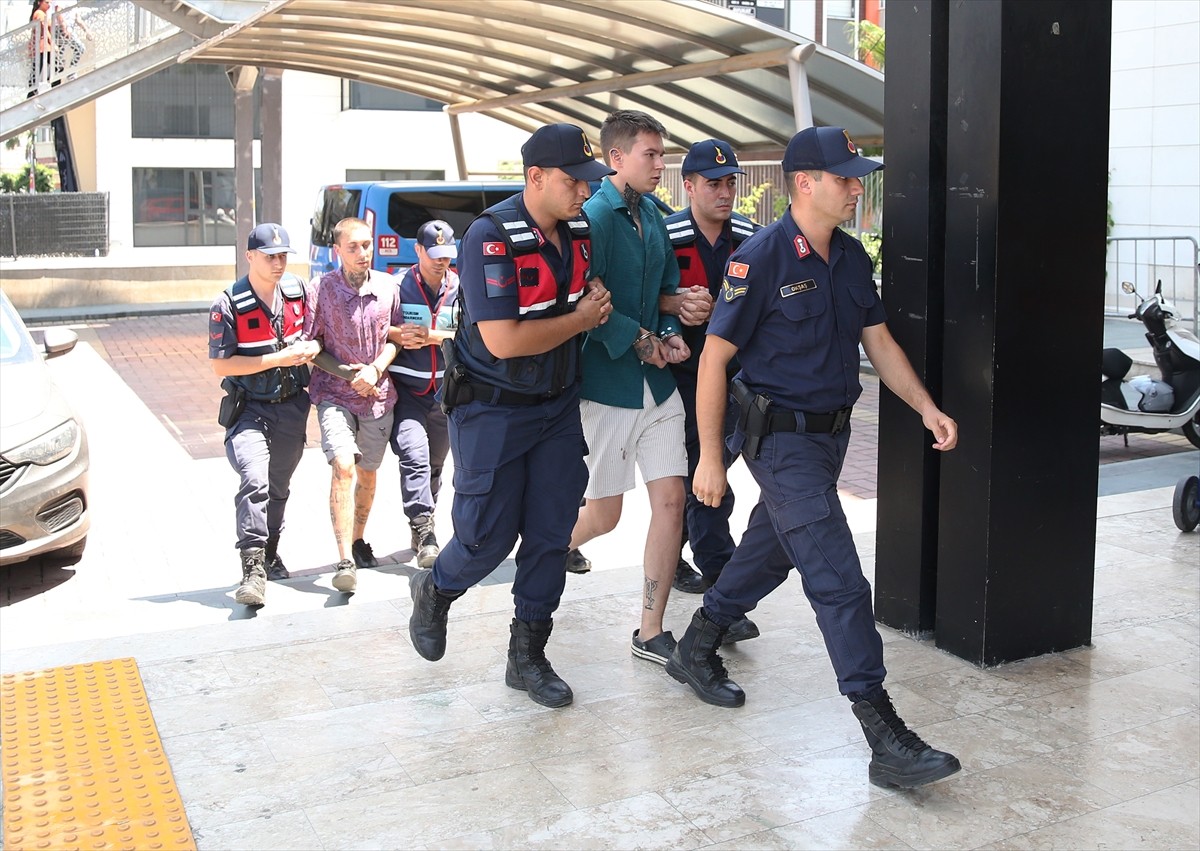 Antalya'nın Alanya ilçesinde çıkan kavgada Rus uyruklu Andrey Makarov'un bıçaklanarak...